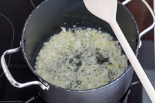 Allg&auml;uer potato soup with M&ouml;hren, leek and Emmental cheese