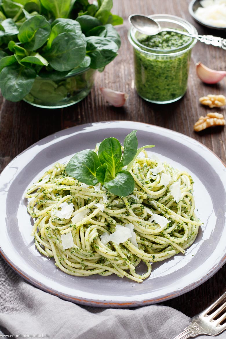 Spaghetti mit Feldsalat Pesto - www.emmikochteinfach.de