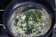 Asparagus risotto from the oven with gr&uuml;nem asparagus and tarragon