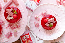 Raspberry Dessert T&ouml;tranquil little town with KitKat Ruby