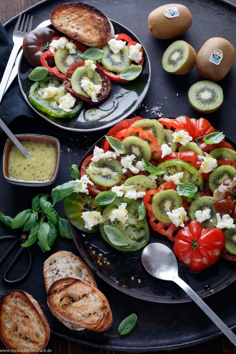 Caprese Salat mit Green Kiwi - www.emmikochteinfach.de
